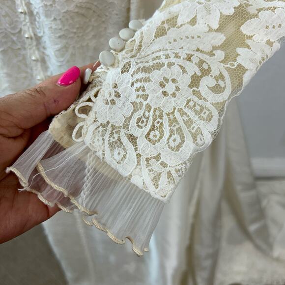 Vintage 1970’s Alfred Angelo Orginal Wedding Dress - Picture 3 of 9